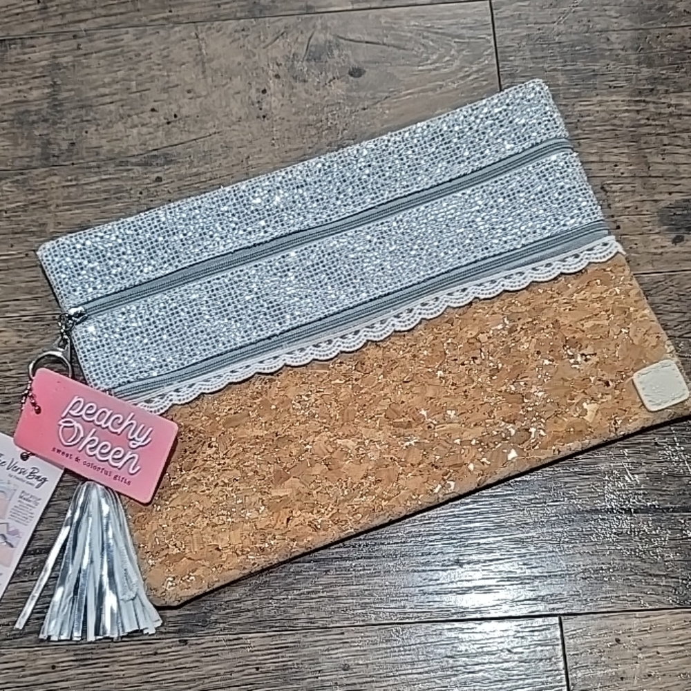 🔥 NWT Peachy Okeen Versi Bag  silver & cork  makeup bag